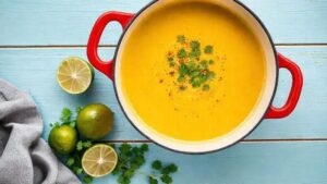 Sopa de Cenoura e Lentilha com Curry: Conforto em Cada Colher