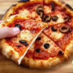 Transforme a batata-doce em uma deliciosa massa de pizza vegana